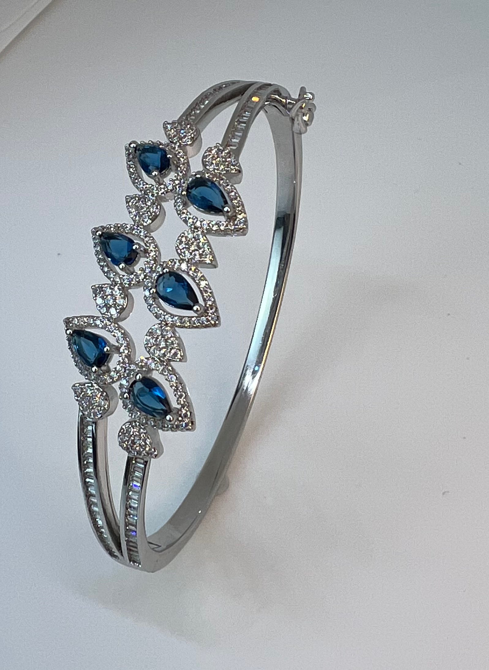 Luxury Bee Charm Zircon Crystal Bracelet Ring for Women-Party Wedding Edition